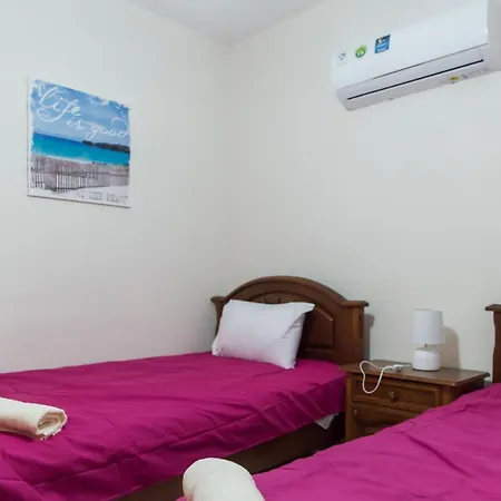 Euro Carissa Flat 101 アパート